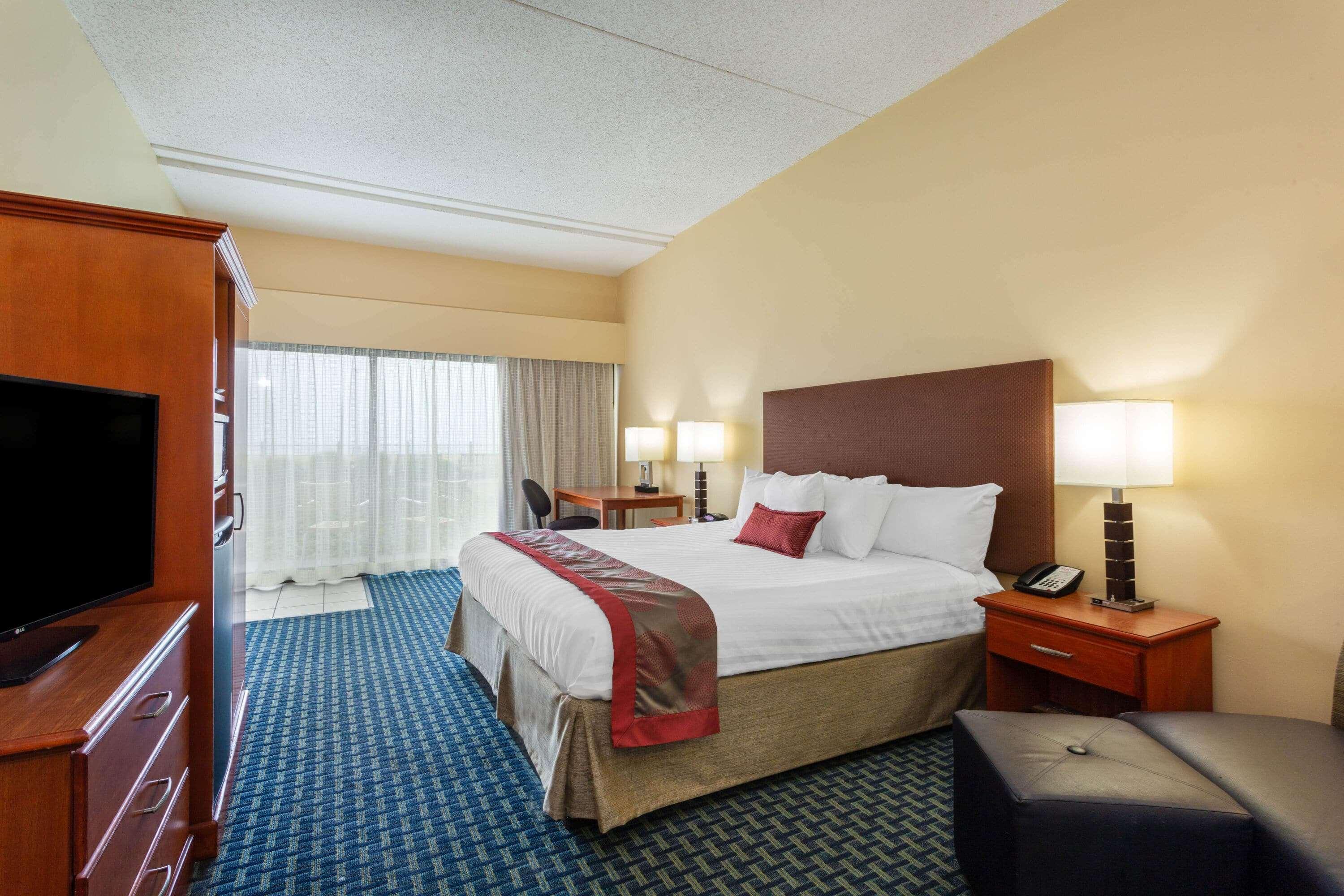 Ramada Plaza By Wyndham Virginia Beach Oceanfront Экстерьер фото